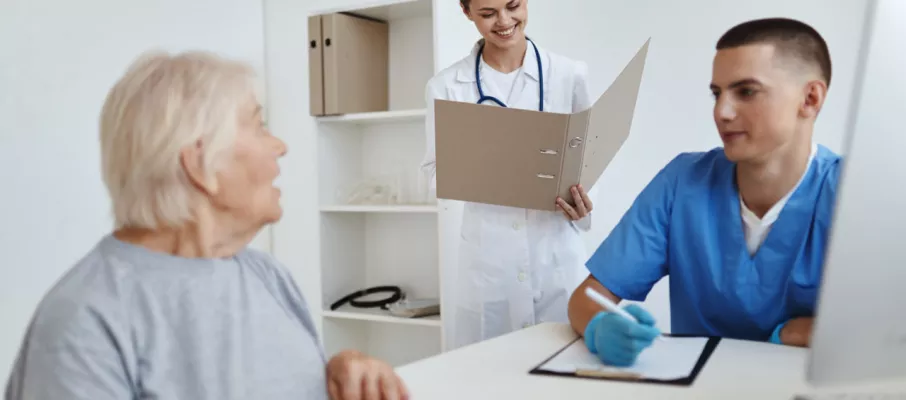 Dočasná výpomoc sanitářů jako lék na nedostatek nelékařského personálu ve zdravotnictví Dočasná výpomoc sanitářů jako lék na nedostatek nelékařského personálu ve zdravotnictví