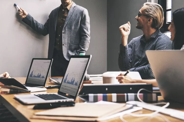 Nová generace nastupuje na trh práce. Co to znamená pro firmy?