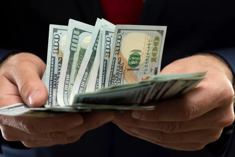 Aktuální situace s platem na trhu práce v Česku