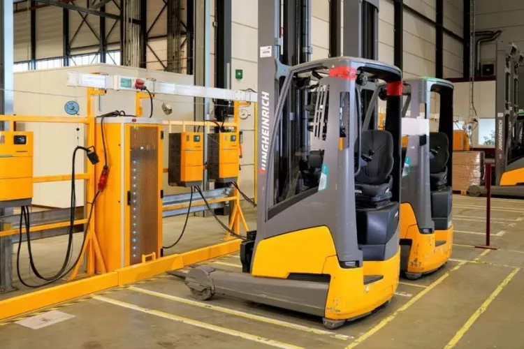 Skladník s VZV. Práce v Novém Jičíně, 34 km od Ostravy