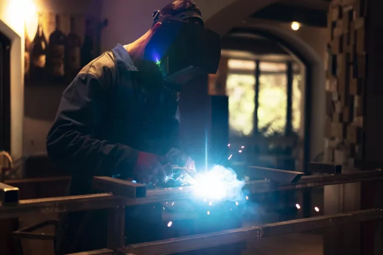 Obráběč kovů. Práce v okrese Ústí nad Labem, Hliňany 