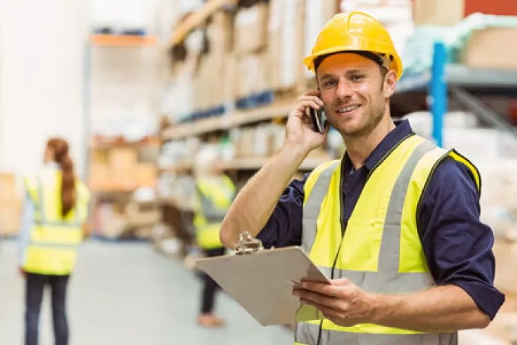 Pracovník na příjem zboží. Postřižin okolí Prahy 