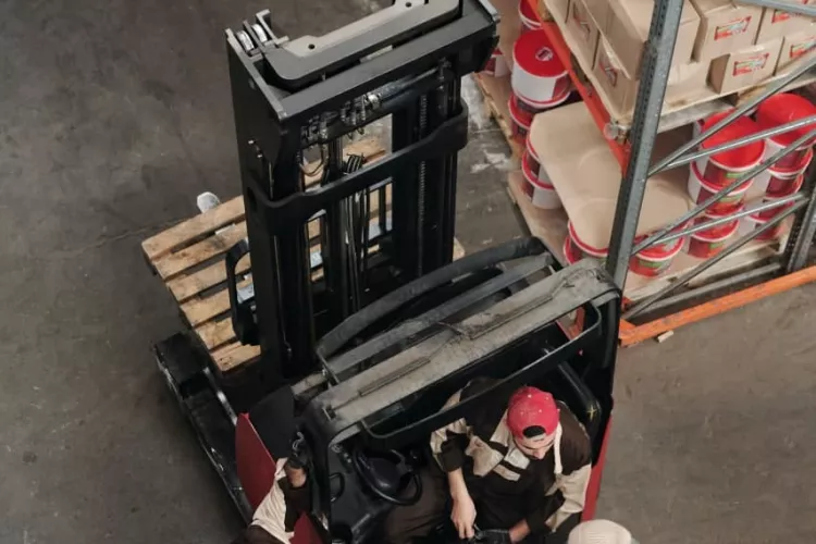 Řidič VZV retrák. Praha -západ. Pracovní vízum 