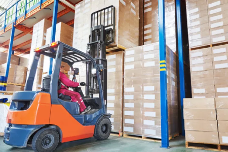 Skladník - řidič VZV 7t. Dlouhodobé zaměstnaní. Práce v Plzni