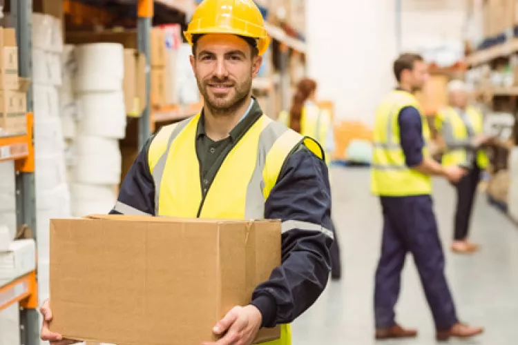 Skladník. Dlouhodobá a stabilní práce v okolí Prahy, Strančice