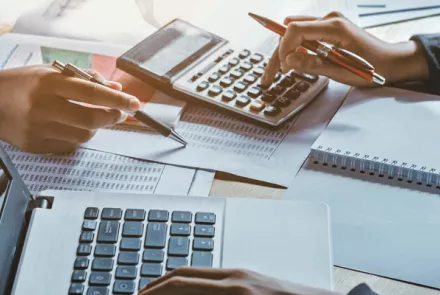 Co to je a jaké jsou výhody outsourcingu účetnictví