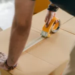 Balič ve skladu s pracovním oblečením. Práce v Olomouci  Balič ve skladu s pracovním oblečením. Práce v Olomouci