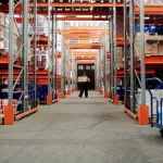 Skladník - operátor skladového jeřábu. Práce u Prahy Skladník - operátor skladového jeřábu. Práce u Prahy