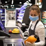 Pracovník supermarketu /odsluha pokladny. Česko Pracovník supermarketu /odsluha pokladny. Česko