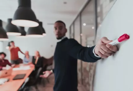 Jak vytvořit efektivní systém školení a rozvoje pro zaměstnance