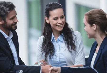 "Výborné komunikační schopnosti": co to vlastně znamená?