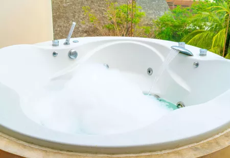 Dělník ve výrobě vířivek. Práce cca 30 km od Prahy Dělník ve výrobě vířivek. Práce cca 30 km od Prahy