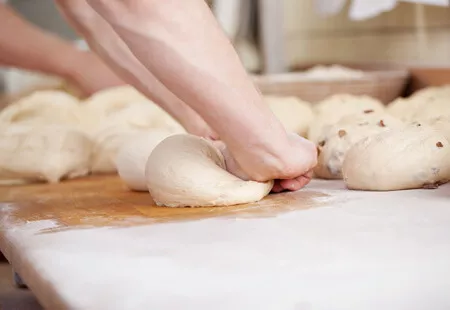 Kvalifikovaný dělník ve výrobě knedlíků . Práce v Česke republice, Blučina Kvalifikovaný dělník ve výrobě knedlíků . Práce v Česke republice, Blučina