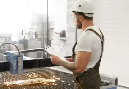 Operátor svařovacího robotu, svářeč. Dvůr Králové nad Labem Operátor svařovacího robotu, svářeč. Dvůr Králové nad Labem