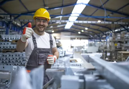 Operátor výroby. Práce v Kosmonosech, zhruba 50 km od Prahy Operátor výroby. Práce v Kosmonosech, zhruba 50 km od Prahy
