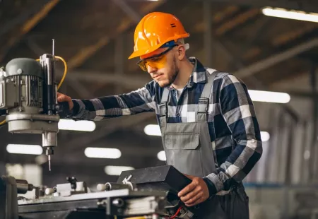 Seřizovač. Práce ve výrobě kondenzátorů Seřizovač. Práce ve výrobě kondenzátorů