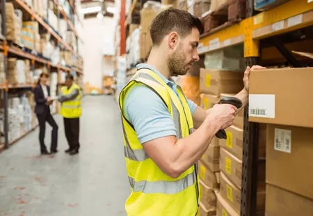 Pracovník na navážku zboží. Práce ve skladě. Postřižin okolí Prahy Pracovník na navážku zboží. Práce ve skladě. Postřižin okolí Prahy