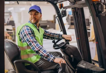 Skladník s opravením na VZV. Práce ve skladě s ubytováním Skladník s opravením na VZV. Práce ve skladě s ubytováním